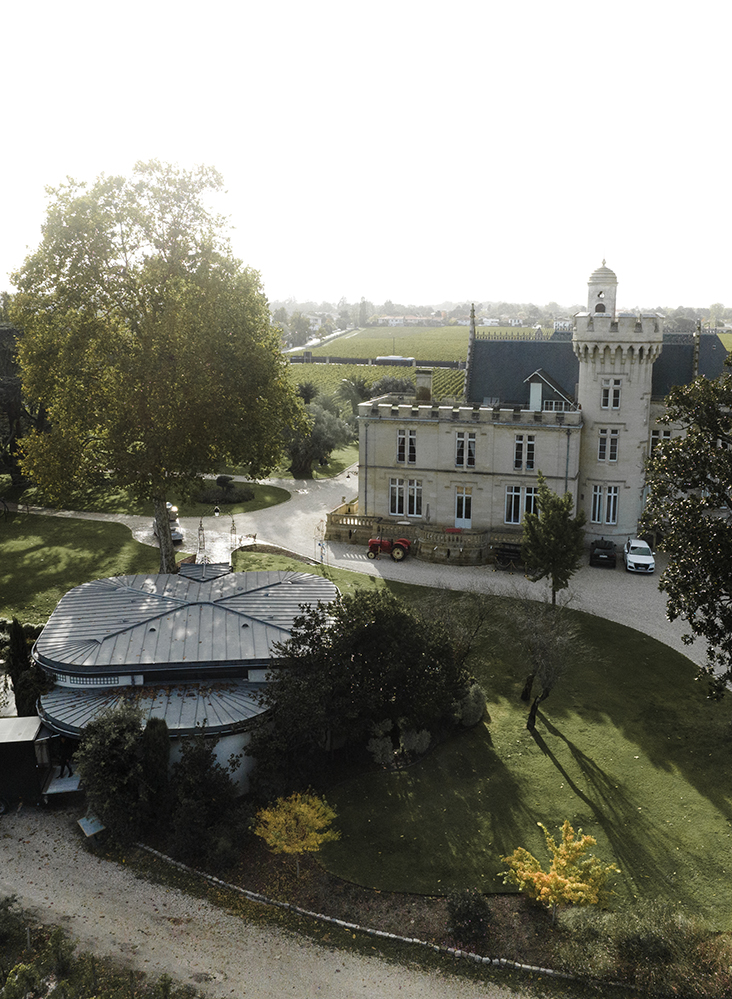 Vue aérienne drone Château Pape Clément Bordeaux mariage — vidéaste mariage Toulouse FRAME