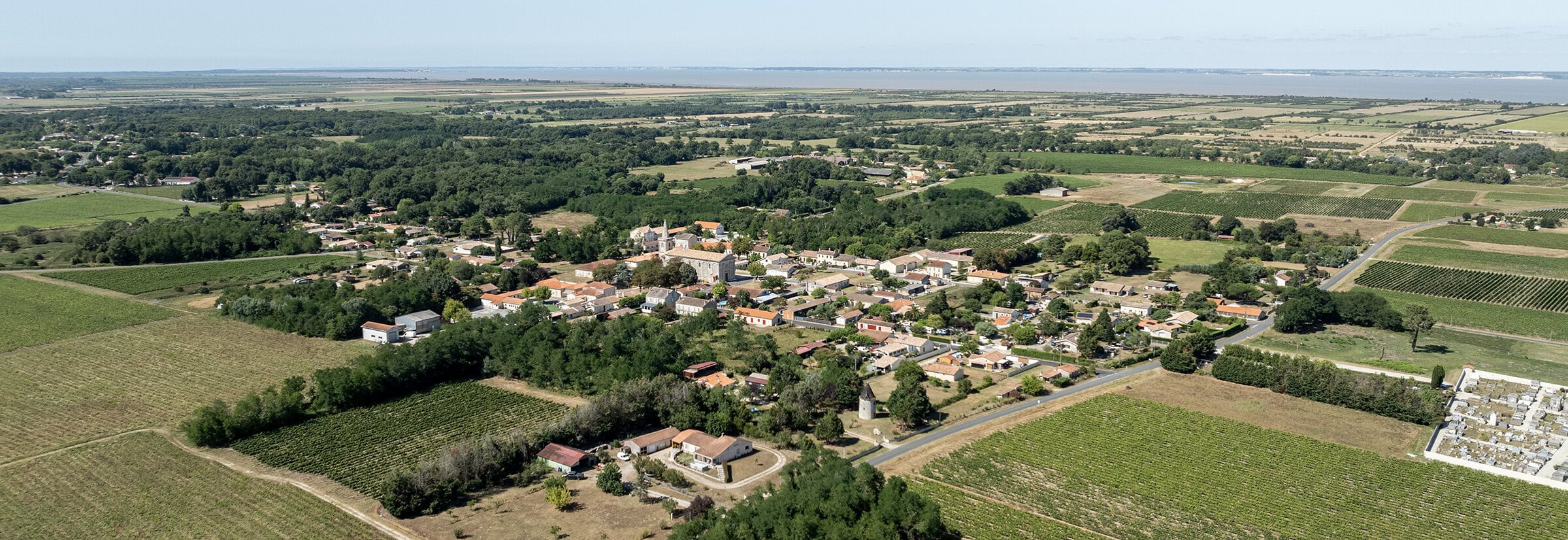Film institutionnel corporate commune Jau-Dignac-et-Loirac Médoc Gironde — vidéaste corporate Toulouse FRAME